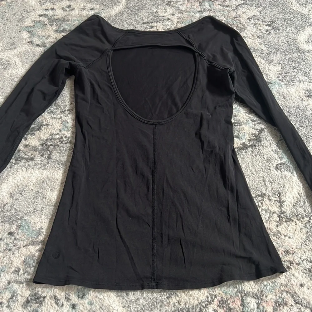 Lululemon black long sleeve top